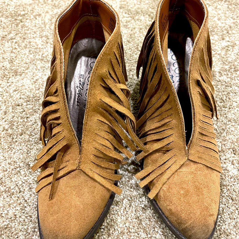 Coconuts by Matisse size 8, great condition.